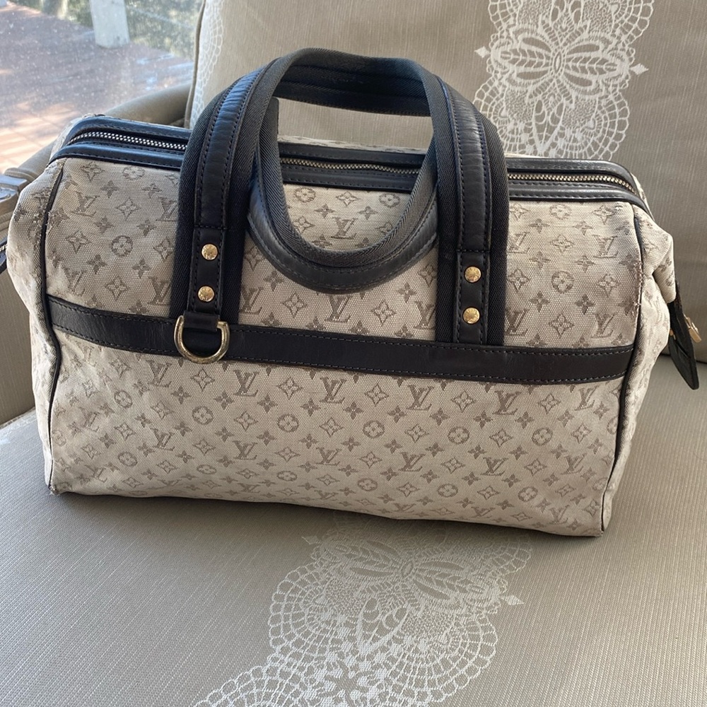 Authentic Louise Vuitton Josephine boston/Dr. bag.
